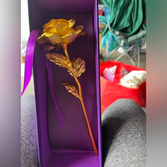 Gold roses, gift set, new, 12 Roses - Picture 1 of 3
